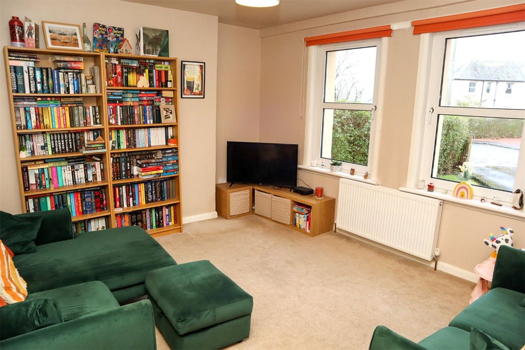 Property photo 2 of 18 Lounge