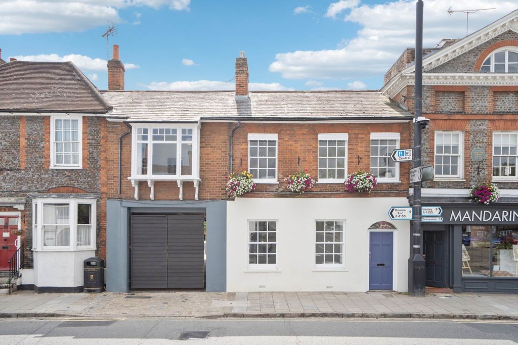Property photo 2 of 39