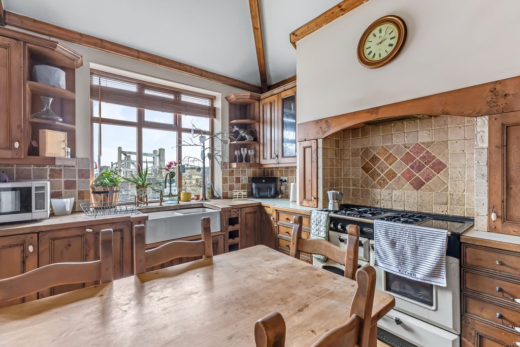 Property photo 2 of 11 Photo 3