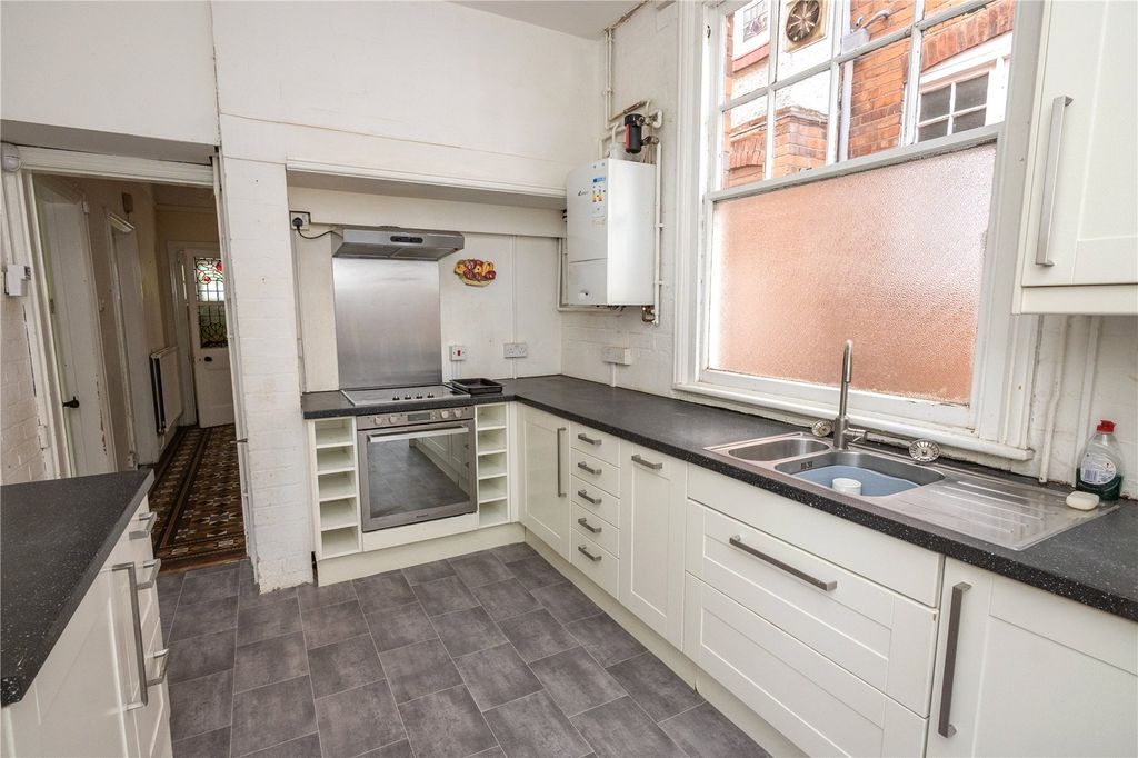 Property photo 2 of 34 Picture No. 27