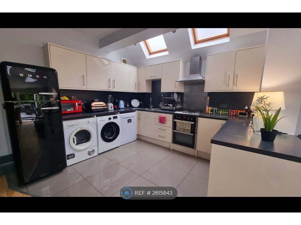 Property photo 2 of 28