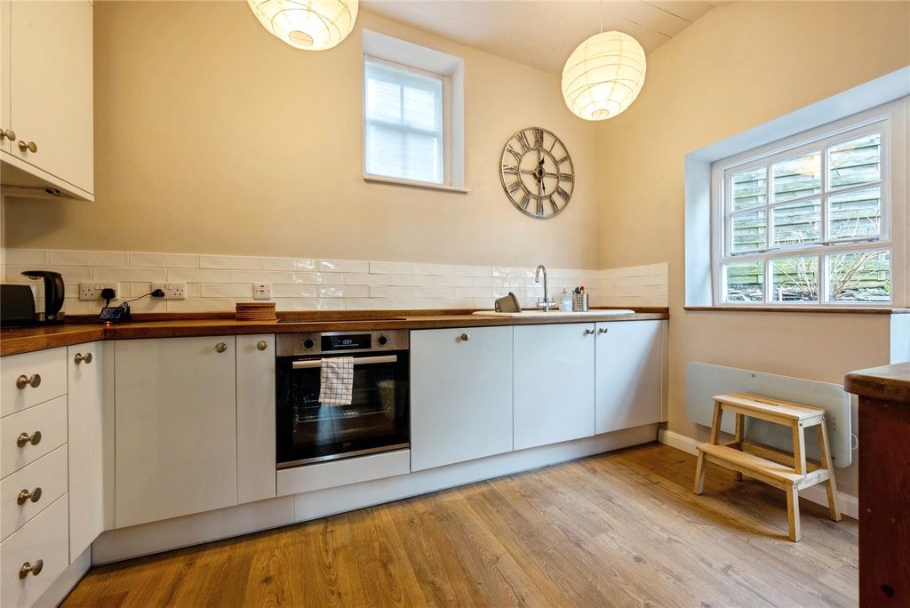 Property photo 2 of 19 Picture No. 11