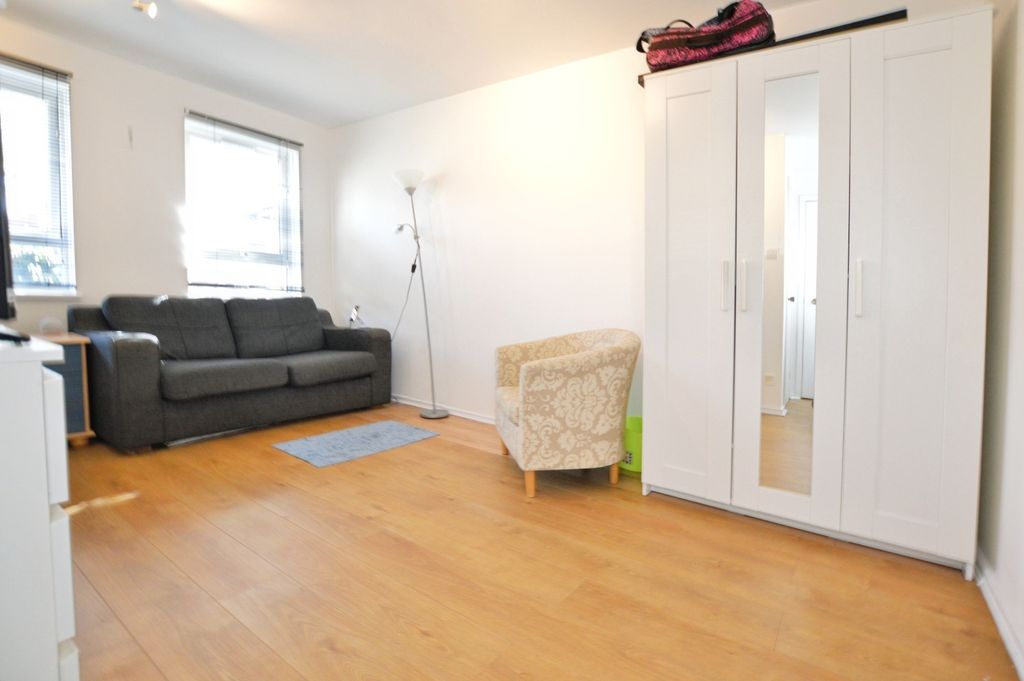 Property photo 3 of 11 Pbox-Img.Jpg