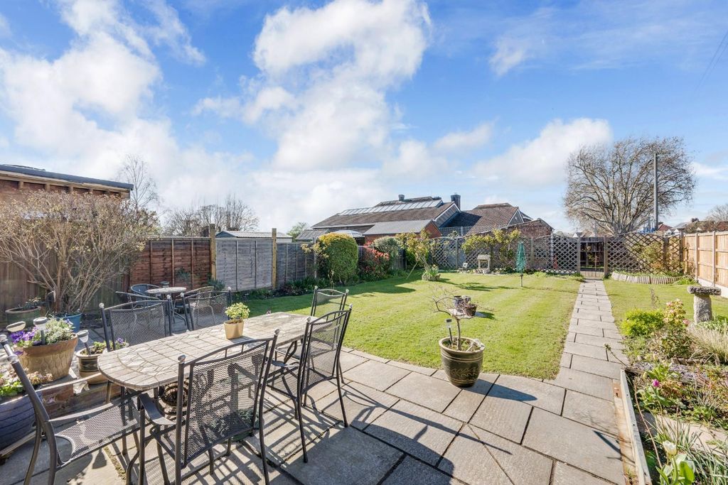 Property photo 3 of 21 Chadacre Road