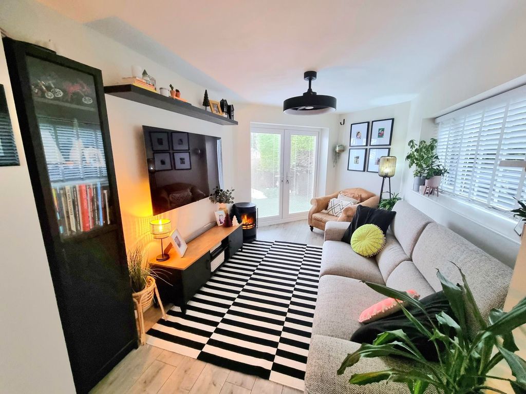 Property photo 2 of 13 Lounge