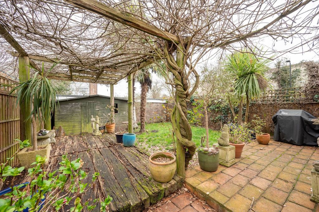 Property photo 3 of 18