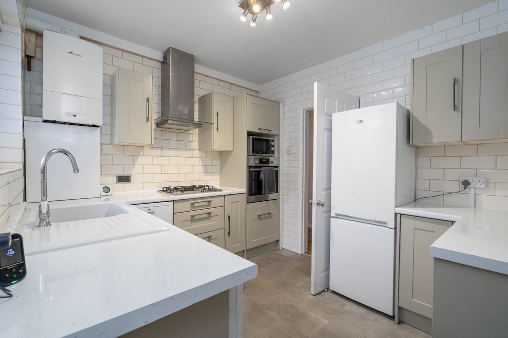 Property photo 3 of 21 Picture No. 28