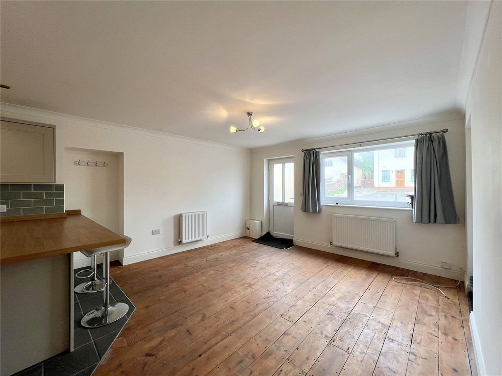 Property photo 2 of 12 Picture No. 24