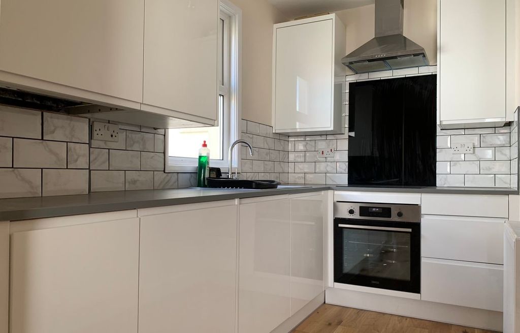 Property photo 3 of 6 Picture 3