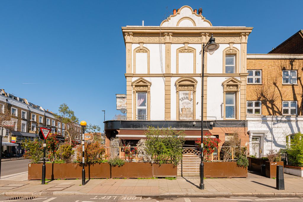 Property photo 3 of 11 Caledonian Road 270-003