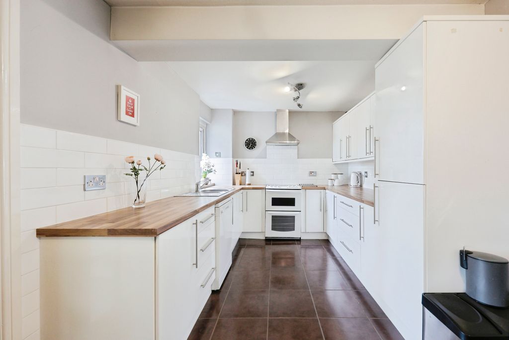 Property photo 3 of 14 Kitchen