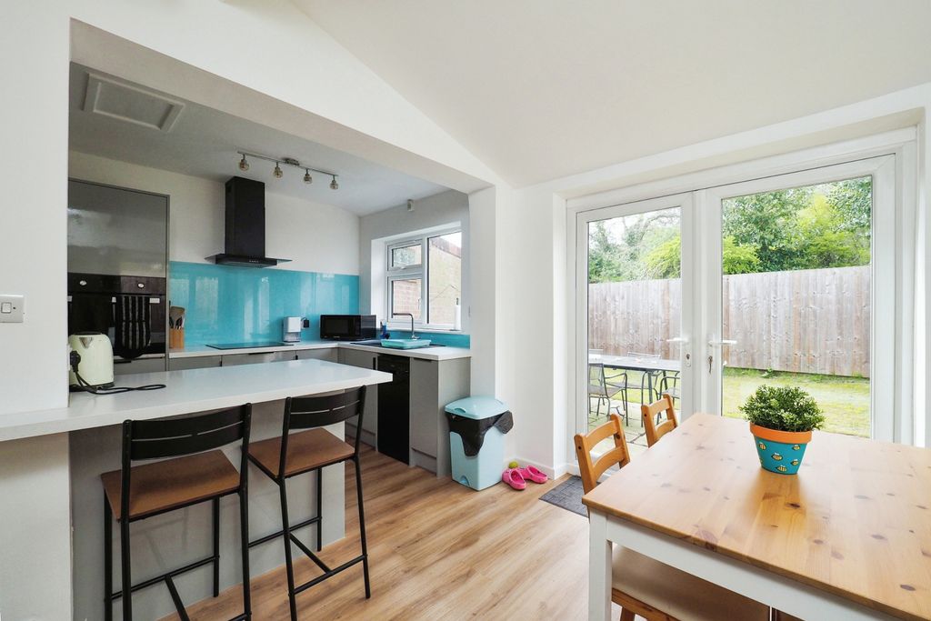 Property photo 3 of 15 Kitchen Diner