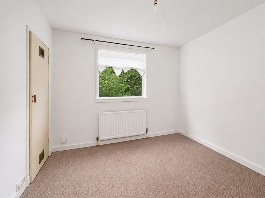 Property photo 3 of 13 94A Kemnay Gardens Dundee-3.Jpg