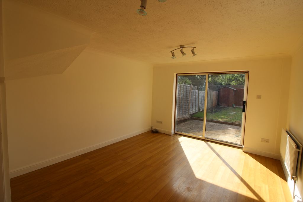 Property photo 2 of 11 5 Avenue Living Spac