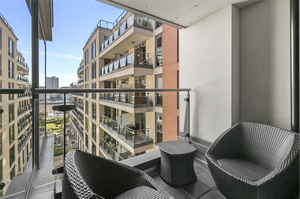 Property photo 2 of 17 Terrace