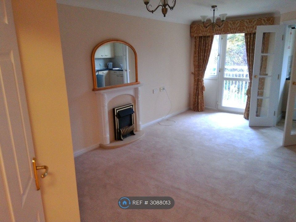 Property photo 1 of 11 Living Room