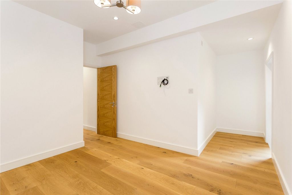 Property photo 2 of 6 Gallery