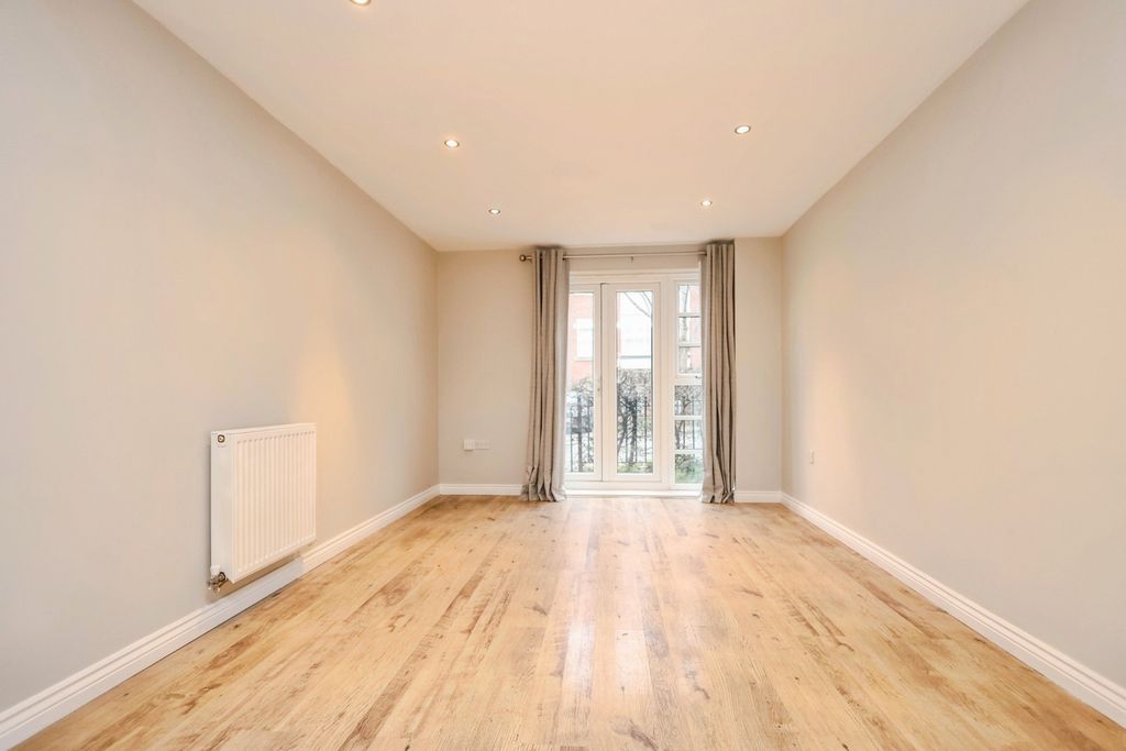 Property photo 3 of 20 Pbox-Img.Jpg