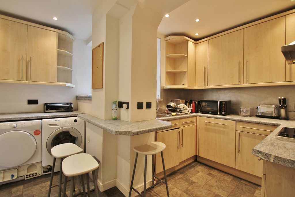 Property photo 3 of 21 Photo 16