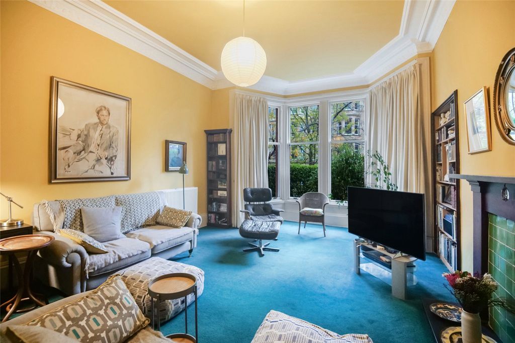 Property photo 2 of 17 Living Room