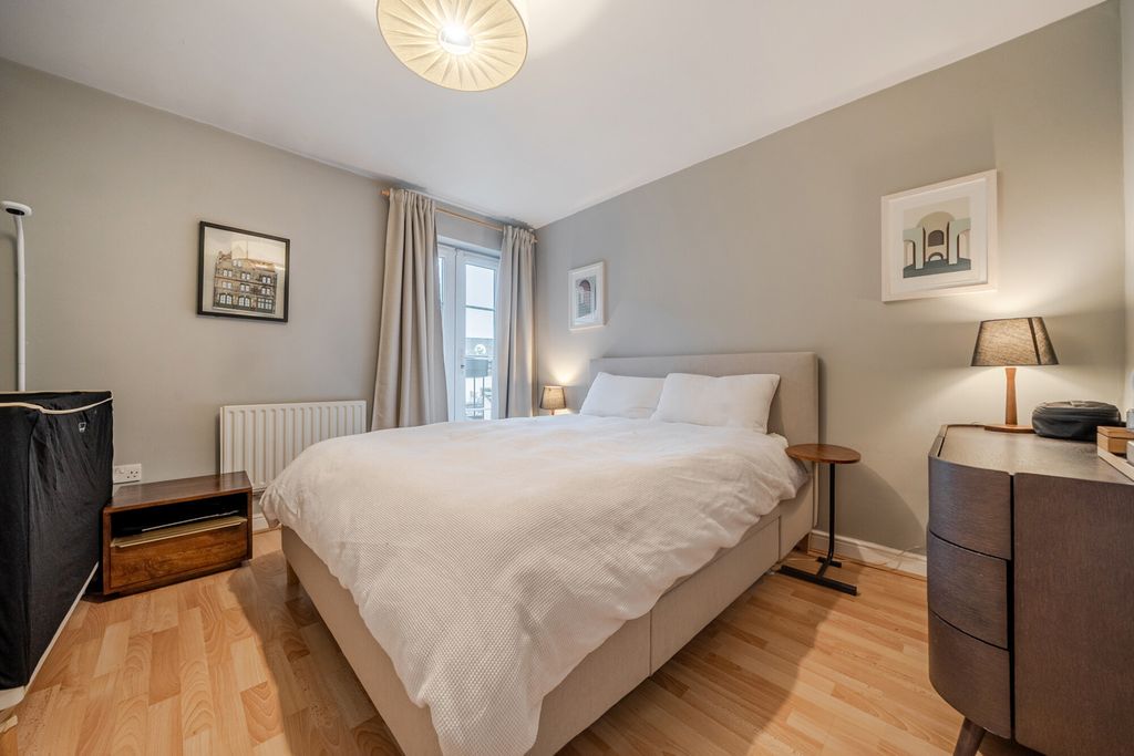 Property photo 3 of 18 1393456-3-6943Eeb...