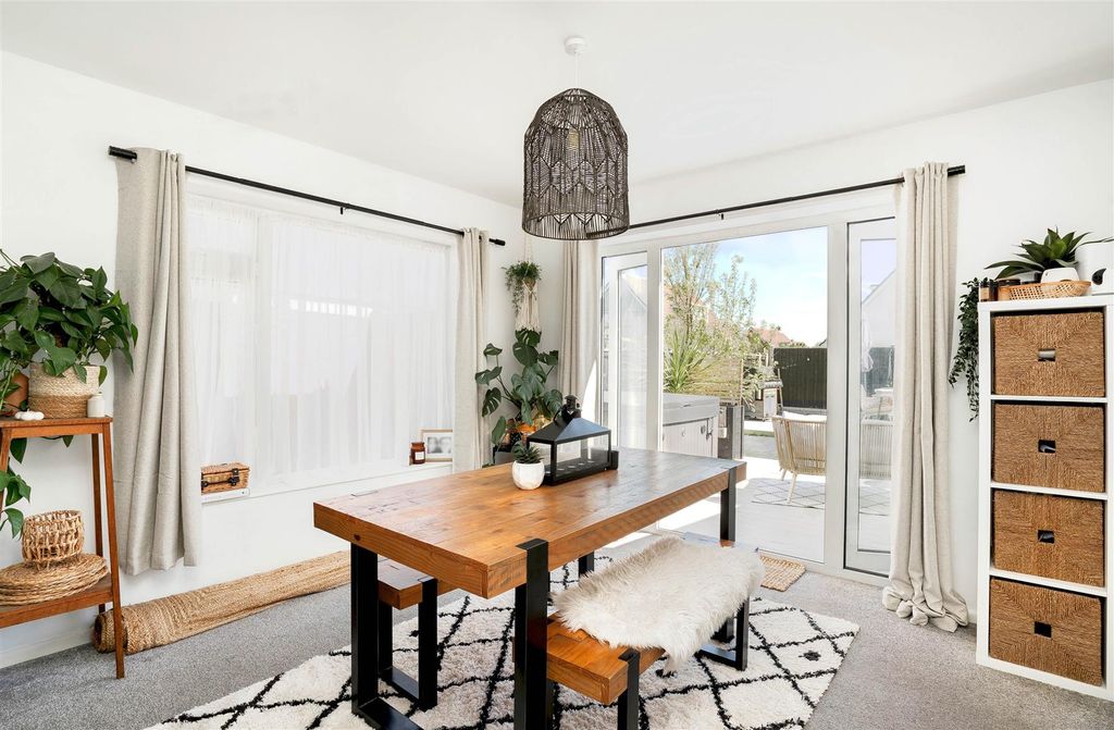 Property photo 3 of 15 Dining Room