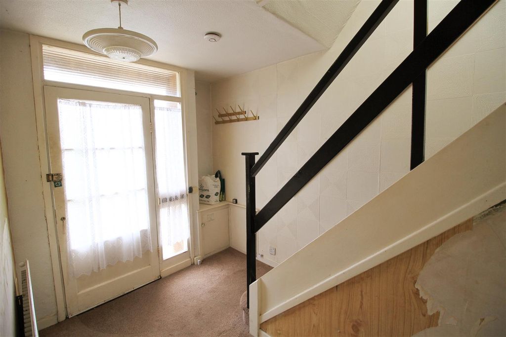 Property photo 2 of 12 Entrance Hall.Jpg