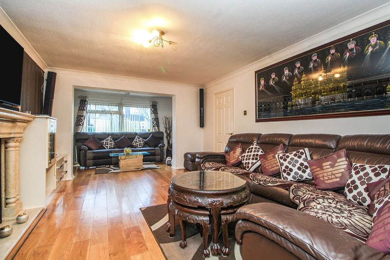 Property photo 2 of 18 Lounge