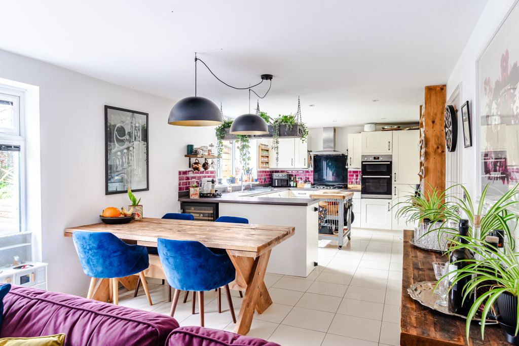 Property photo 3 of 31 Kitchen1