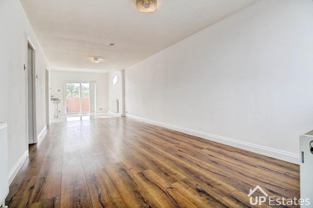 Property photo 3 of 25