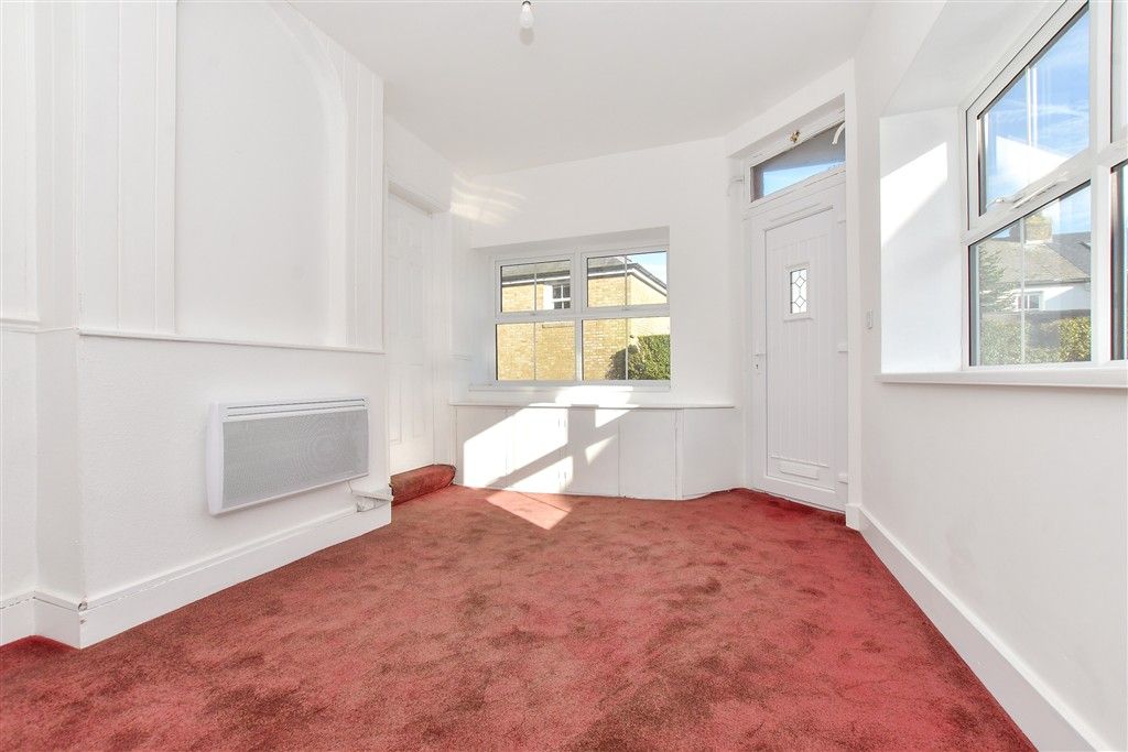 Property photo 3 of 13 Lounge