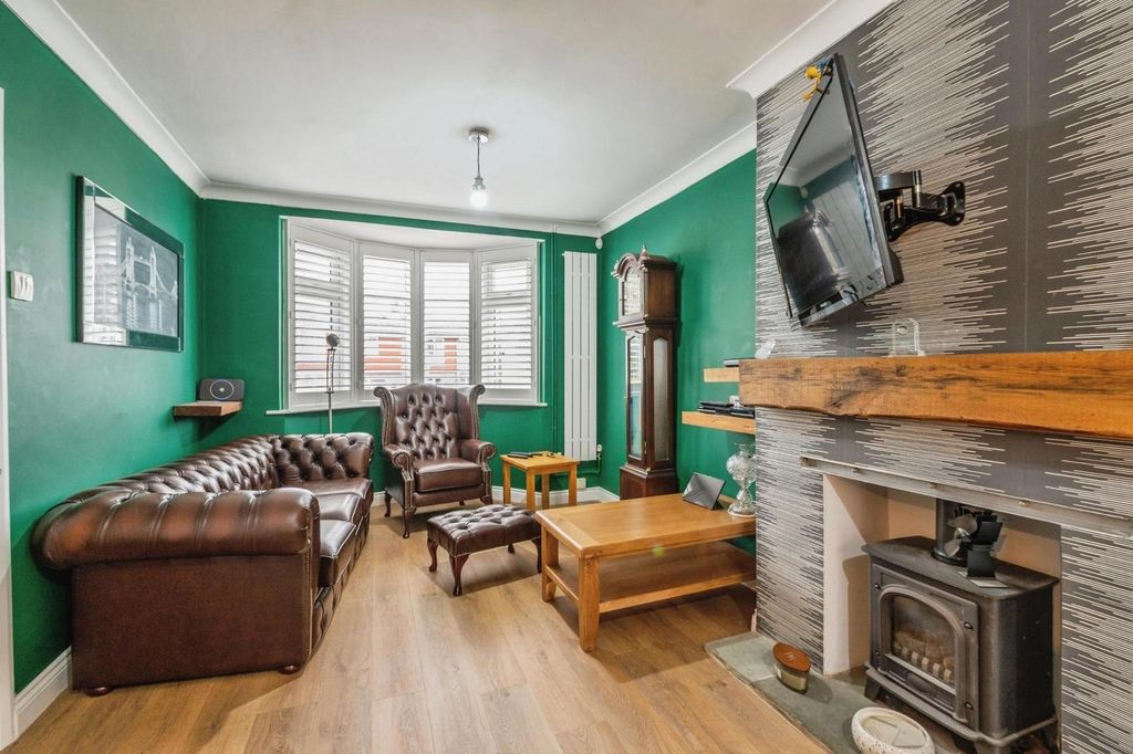 Property photo 2 of 25 Pbox-Img.Jpg