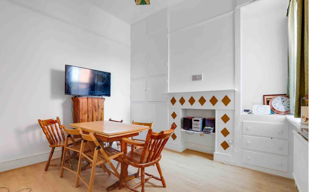 Property photo 2 of 6