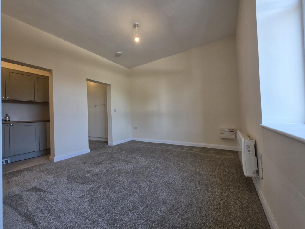 Property photo 1 of 7 Living Room