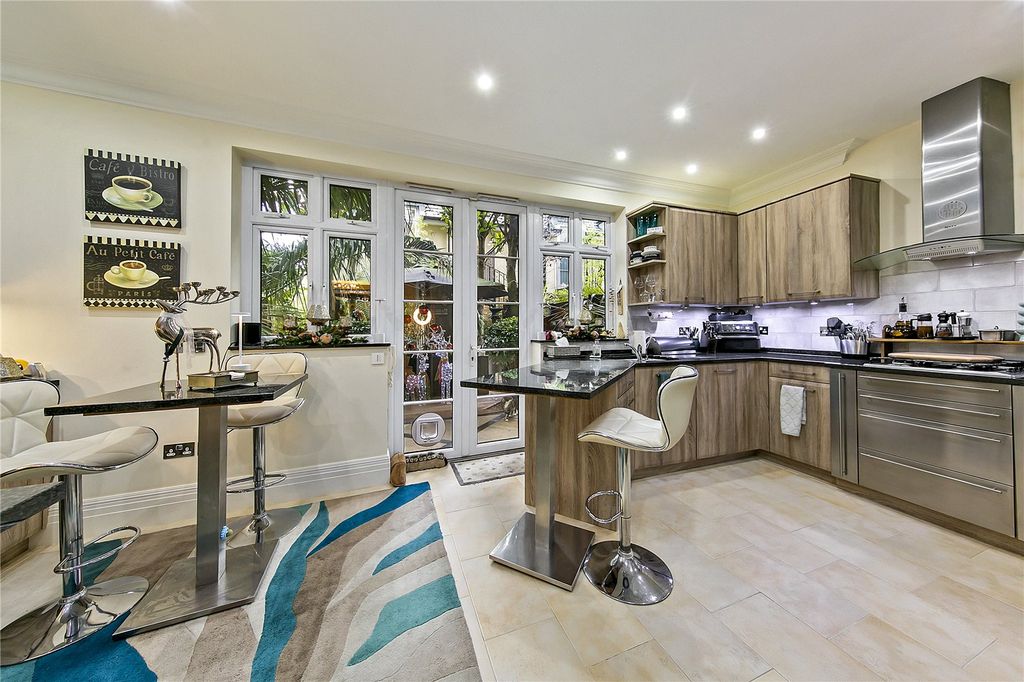 Property photo 3 of 19 Picture No. 04