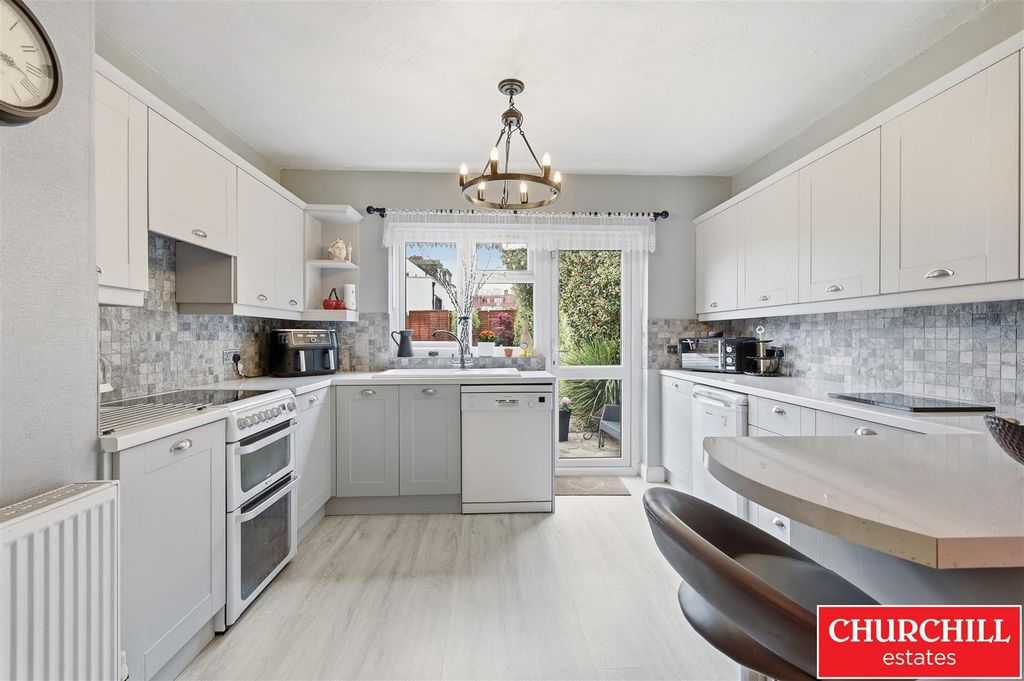 Property photo 3 of 23