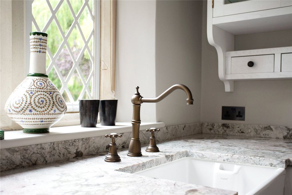 Property photo 3 of 23 Kitchen