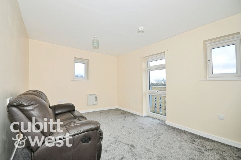 Property photo 2 of 6