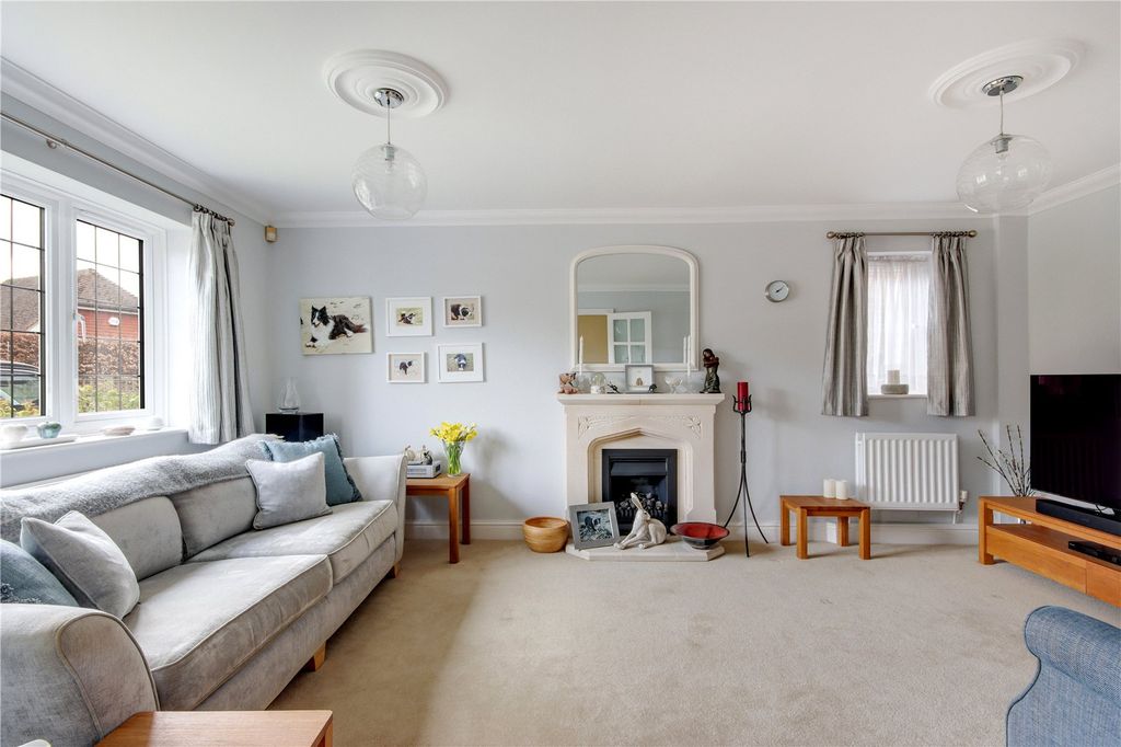 Property photo 3 of 18 Sitting Room