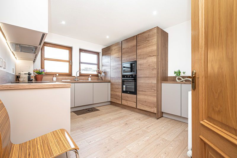 Property photo 2 of 28 Kitchen