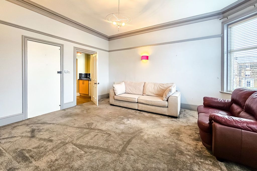 Additional image 8 of 2 bed flat for sale4 West Cliffe Grove, Harrogate HG2