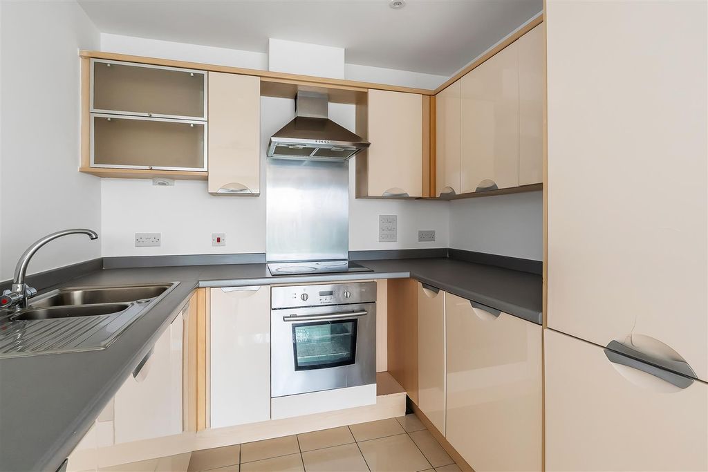 Property photo 3 of 17 Flat-6-Austen-Court-14.Jpg