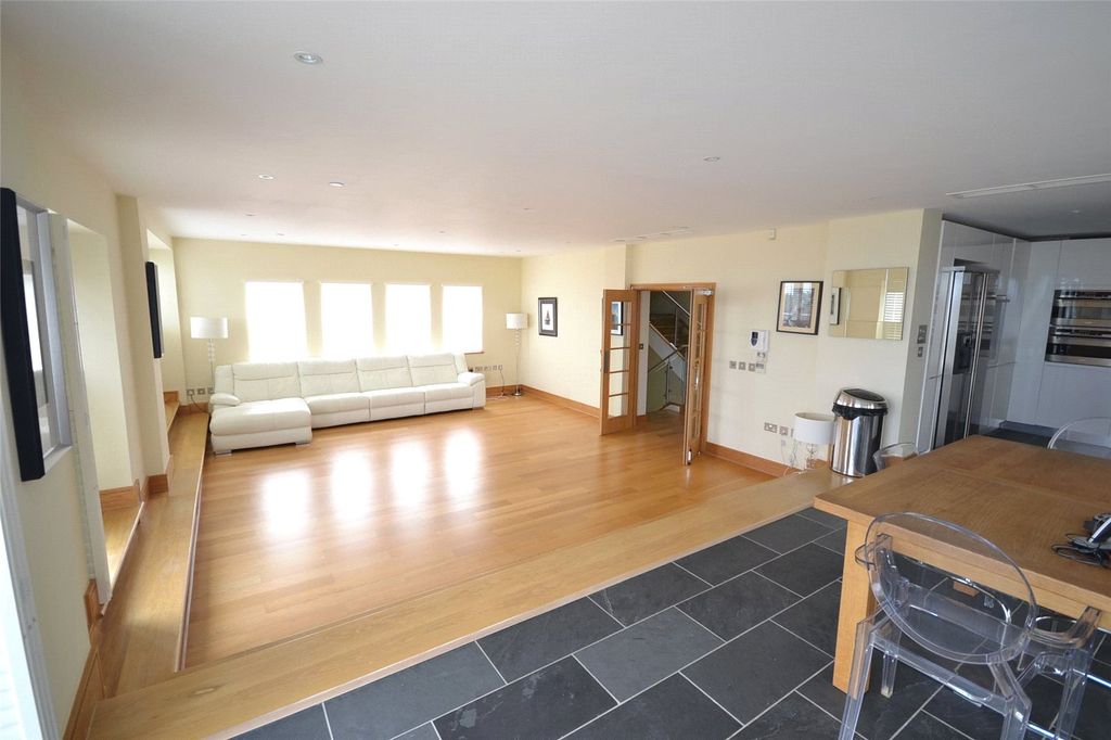 Property photo 2 of 29 Picture No. 23