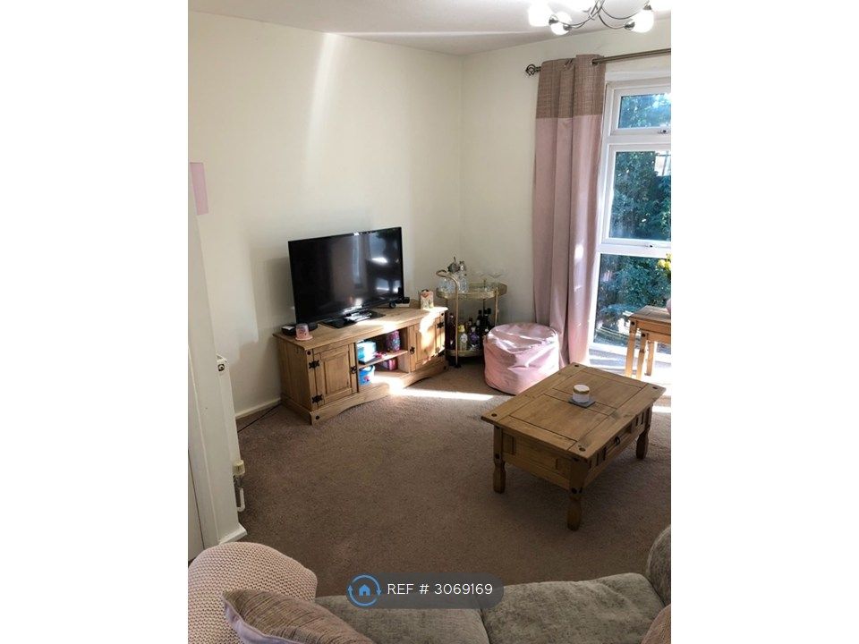 Property photo 3 of 13 Lounge3
