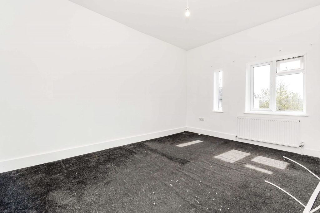 Property photo 3 of 10 9Aed1Ffd-8744-F11...