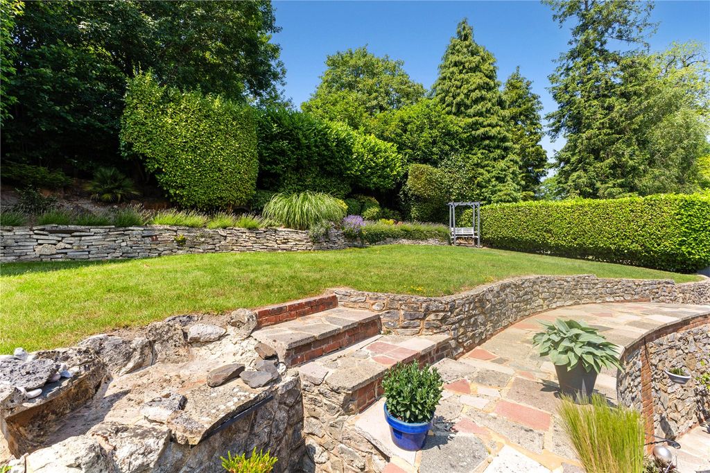 Property photo 3 of 20 Terrace