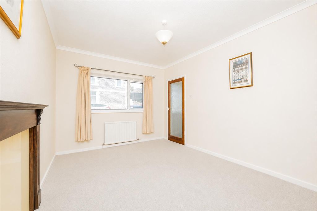 Property photo 3 of 26 Bab351E2-905d-4c1d-B10F-Ead15c8Dd8c0.Png