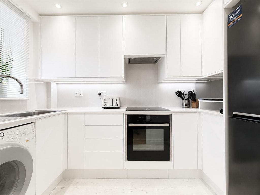 Property photo 3 of 14 Kitchen