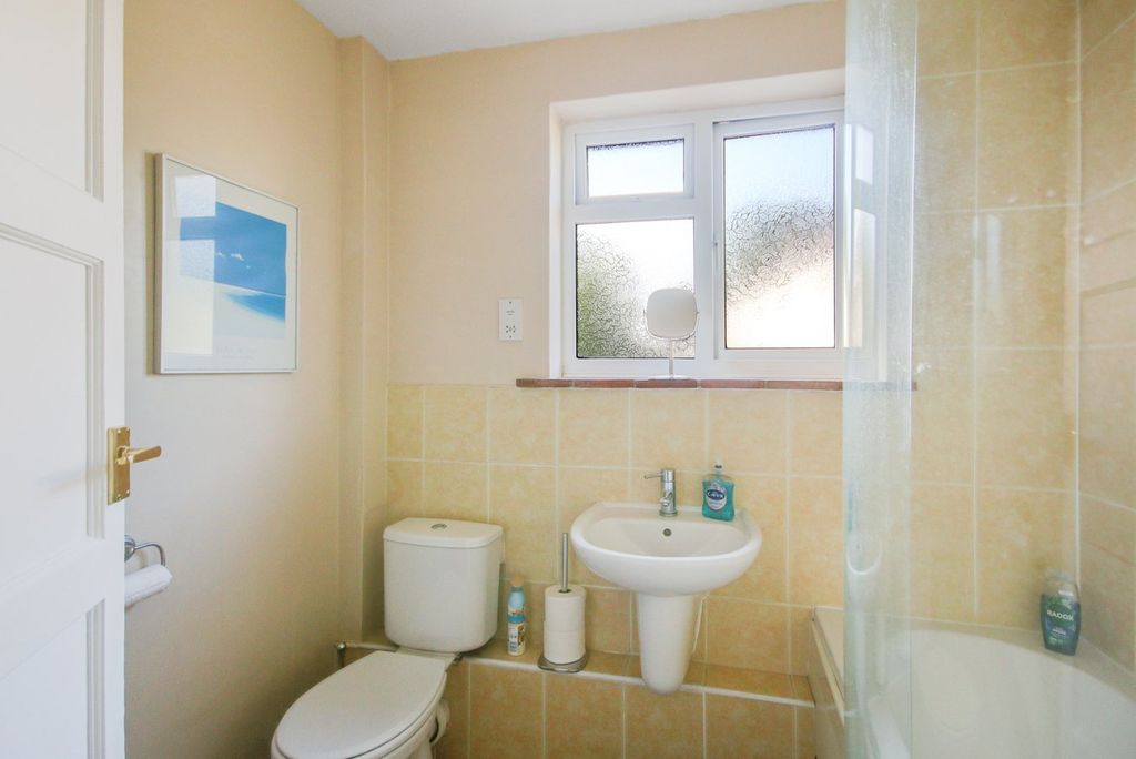Additional image 7 of 1 bed maisonette for saleElizabeth Crescent, East Grinstead RH19