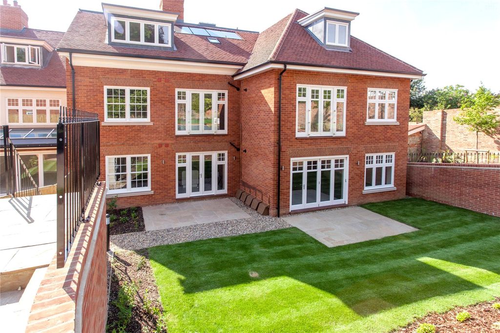 Property photo 2 of 12 Rear Aspect